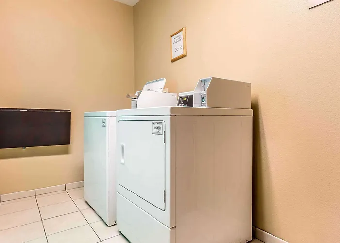 Comfort & Near I-80 Hotel East Moline