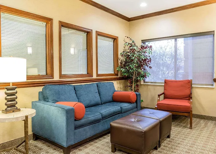 Comfort & Near I-80 Hotel East Moline