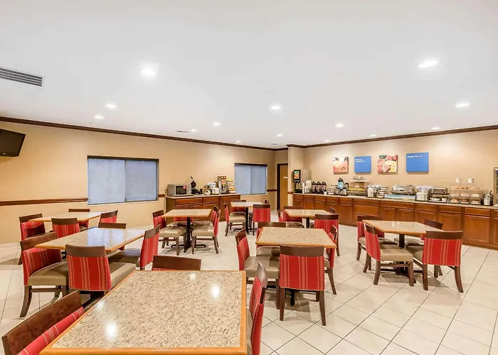 Hotel Comfort & Near I-80