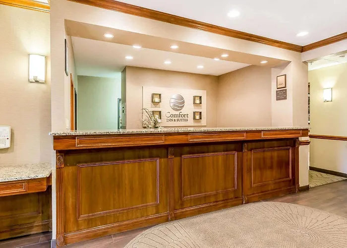 Hotel Comfort & Near I-80 East Moline