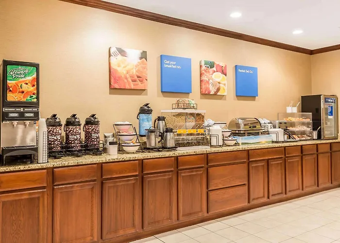 Comfort & Near I-80 Hotel East Moline