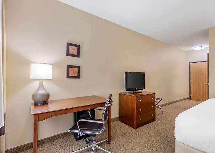 Hotel Comfort & Near I-80 East Moline