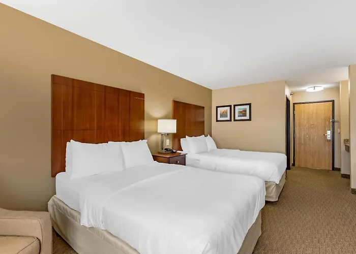 Hotel Comfort & Near I-80