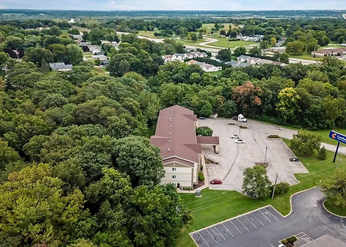 Comfort & Near I-80 Hotel East Moline