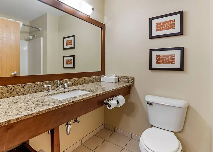 Hotel Comfort & Near I-80