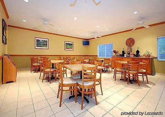 Comfort & Near I-80 Hotel East Moline